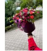 Пионовидные розы и фаленопсис в коробке
